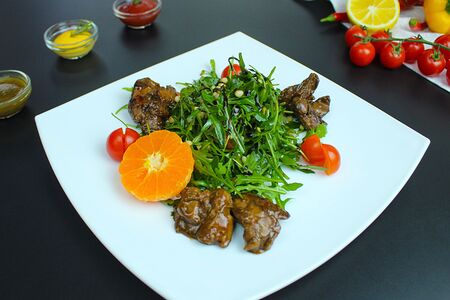 Теплый салат Рукола с куриной печенью