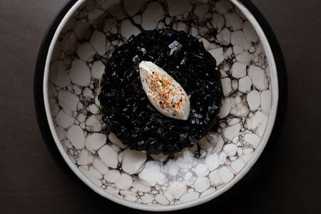 Тартар из вяленой свёклы с кремом из козьего сыра