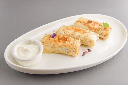 Блинчики с мясом и сметаной