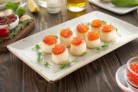 Икра красная с маслом