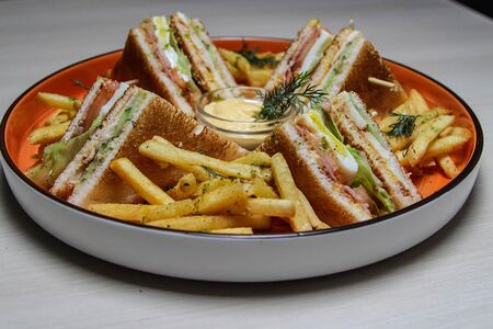 Клаб сэндвич с ветчиной