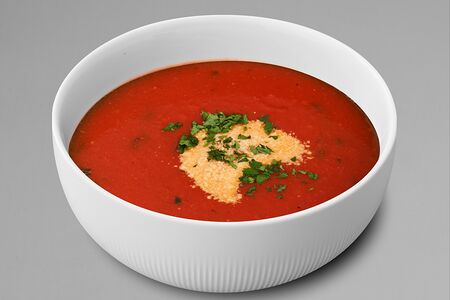 Томатный суп с пармезаном