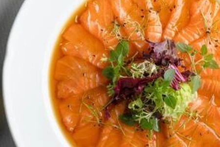 Карпаччо из лосося в медовой заправке
