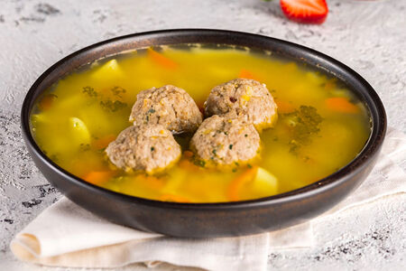 Овощной супчик с фрикадельками из телятины