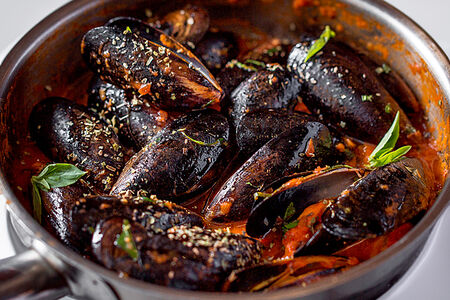 Мидии в томатном соусе