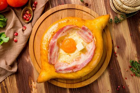 Хачапури по-аджарски с беконом