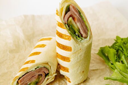 Сэндвич ролл с ветчиной