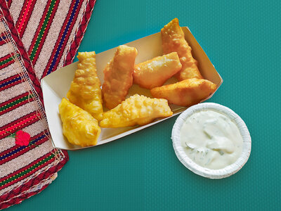 Кара чебуреки и соус