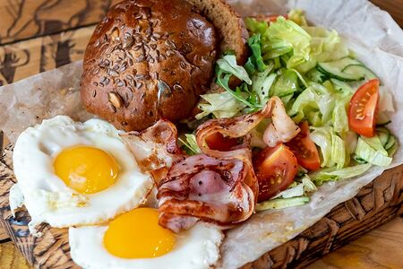 Завтрак с глазуньей