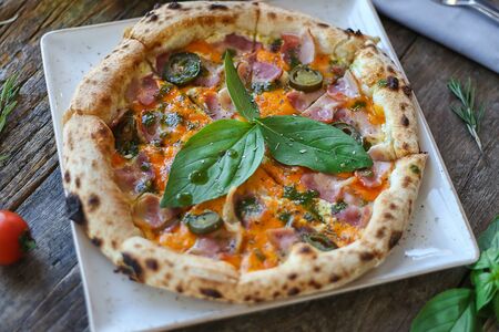 Бекон и халапеньо