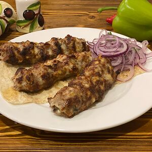 Люля-кебаб из говядины с сыром и грибами