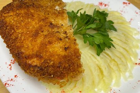 Куриный шницель с картофельным пюре