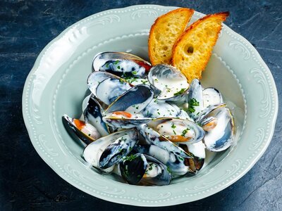 Мидии в чесночном соусе