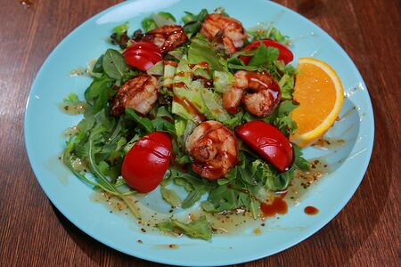 Салат с креветками