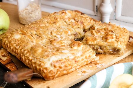 Пирог с яблоками и миндалем