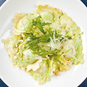 Равиоли с рикоттой, шпинатом и сливочным соусом Песто