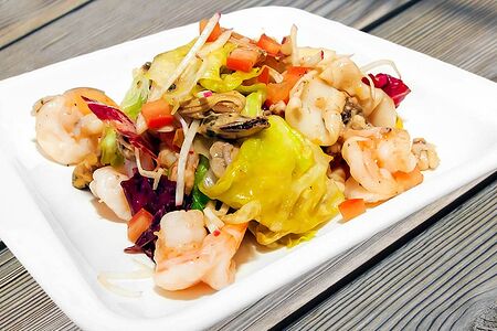 Салат с морепродуктами