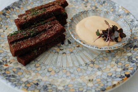 Хлебцы чесночные с фирменным соусом