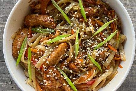 Рамен с курицей и овощами