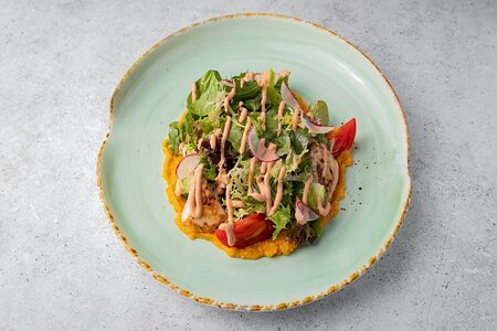 Салат с курицей тандури