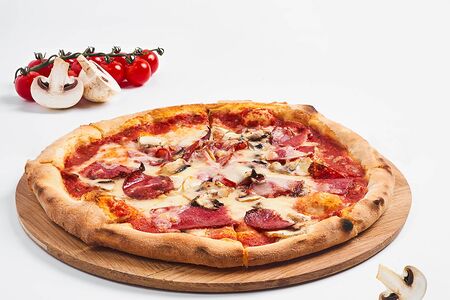 Пицца салями с грибами