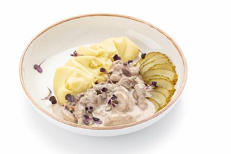 Бефстроганов с картофельным пюре