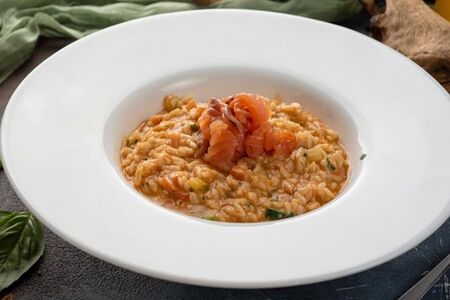 Ризотто с копченой семгой
