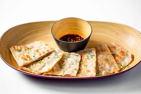 Хрустящие блинчики с пряной говядиной