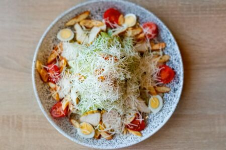 Цезарь с запеченной курицей