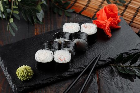 Ролл с мясом краба