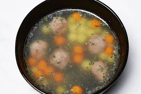 Суп с домашними фрикадельками из мраморной говядины