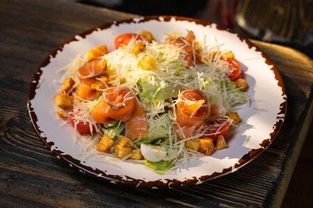 Цезарь с семгой