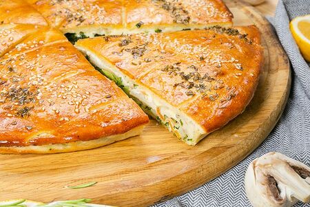 Пицца со шпинатом и рикоттой закрытая