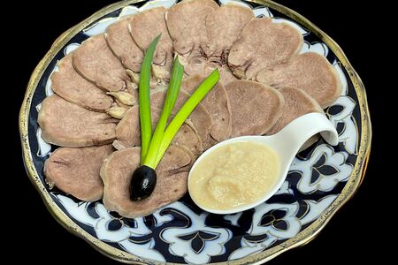 Телячий язык с хреном