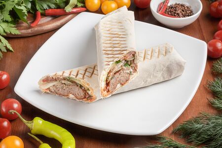 Люля-кебаб из говядины в лаваше