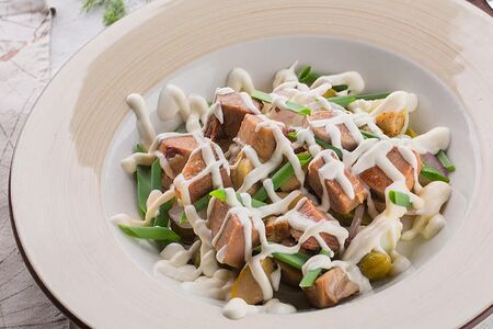 Салат сытный с языком