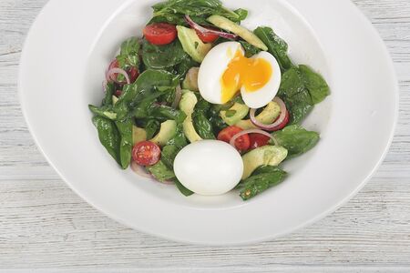 Салат со шпинатом