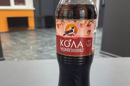 Черноголовка Cola