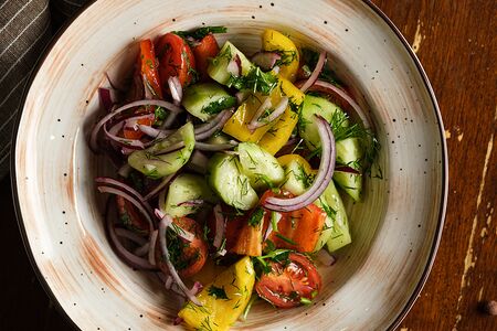 Салат фермерский из свежих овощей