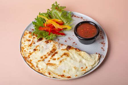 Омлет с помидорами и грибами