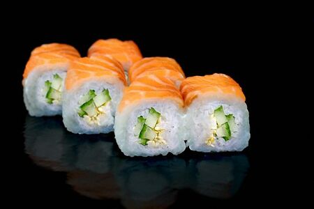 Ролл филадельфия с огурцом