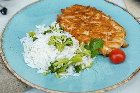 Курочка по-министерски с рисом и брокколи