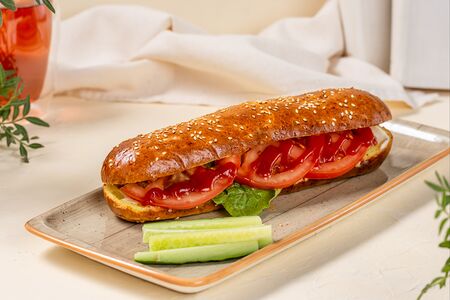 Теплый сэндвич в сдобной булочке