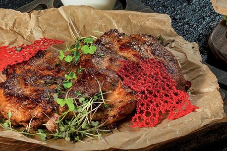 Стейк из свинины с имбирным соусом