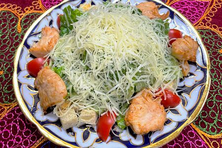 Салат Цезарь с курицей