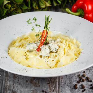 Фетучини с курицей и грибами