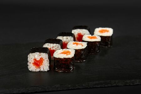 Маки с лососем