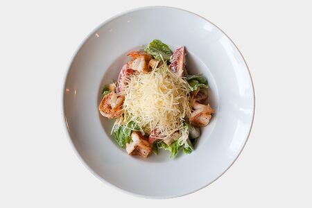 Салат Цезарь с тигровыми креветками