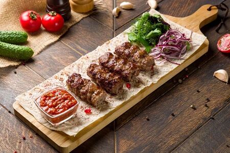 Люля кебаб из курицы с овощами