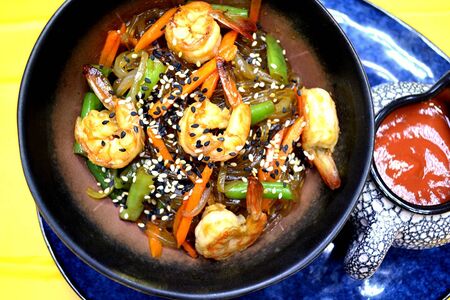 Вок с креветкой